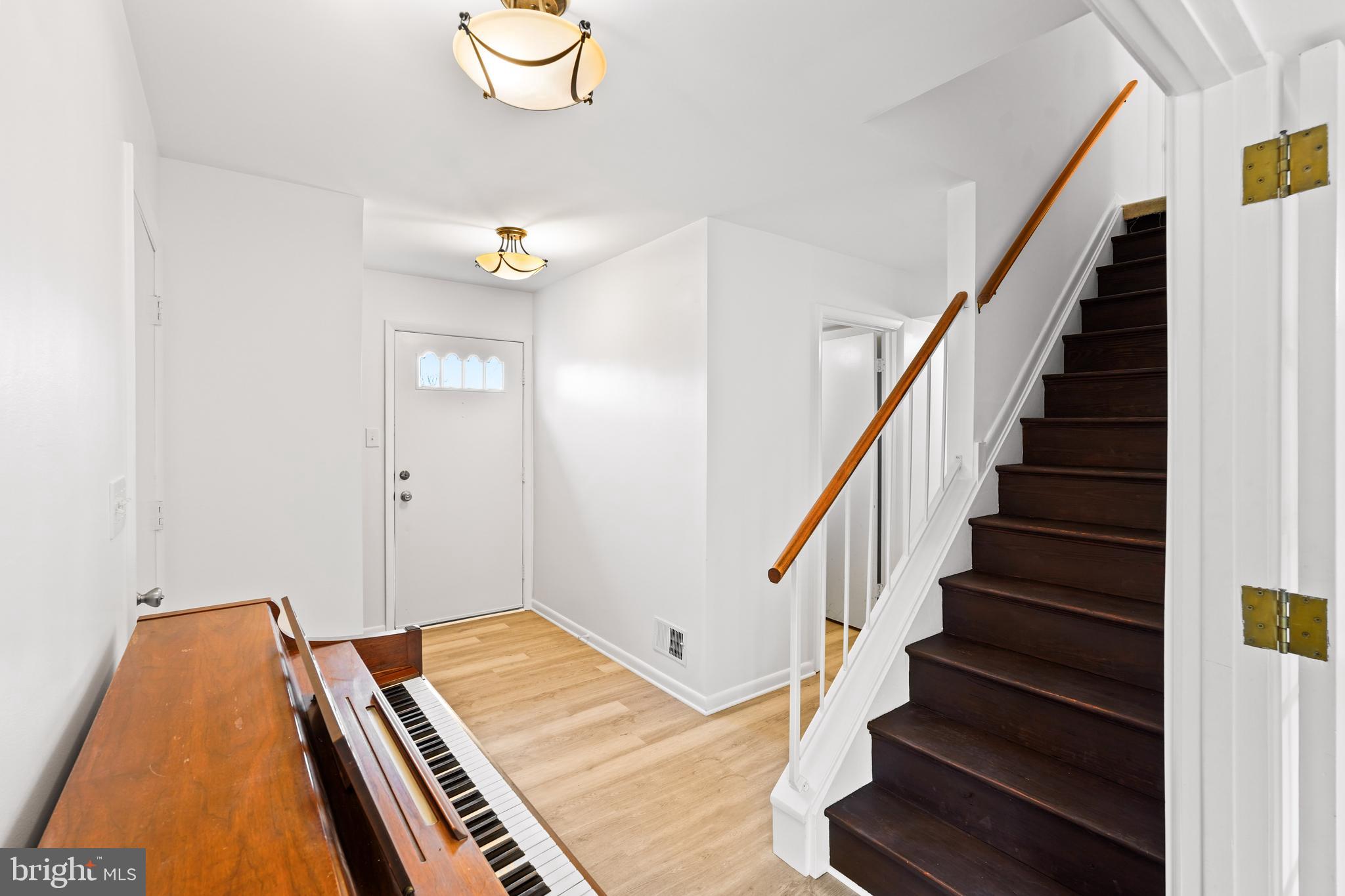 KINGSTON CHASE - Residential