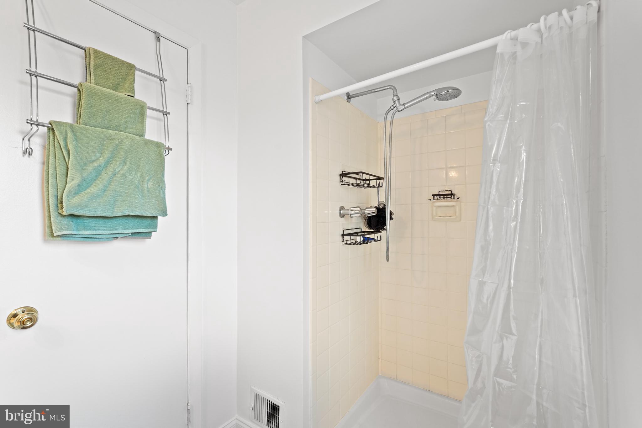 KINGSTON CHASE - Residential