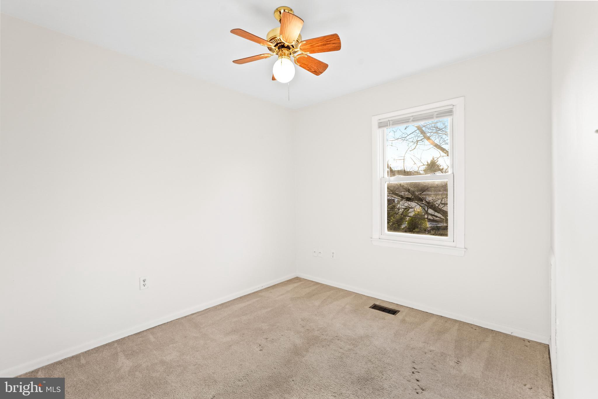 KINGSTON CHASE - Residential