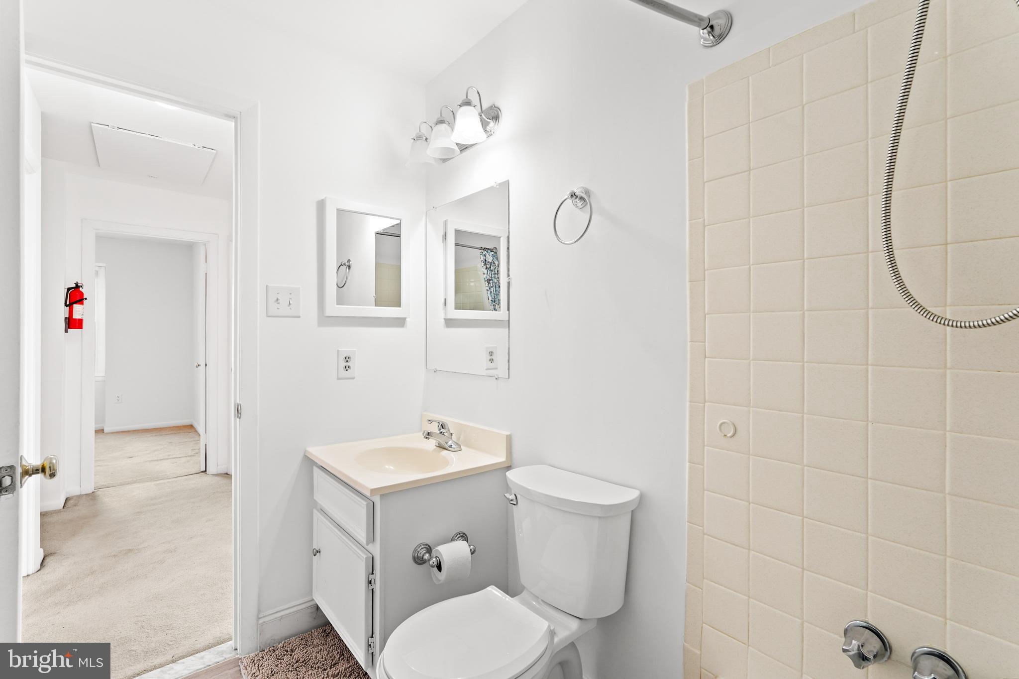 KINGSTON CHASE - Residential