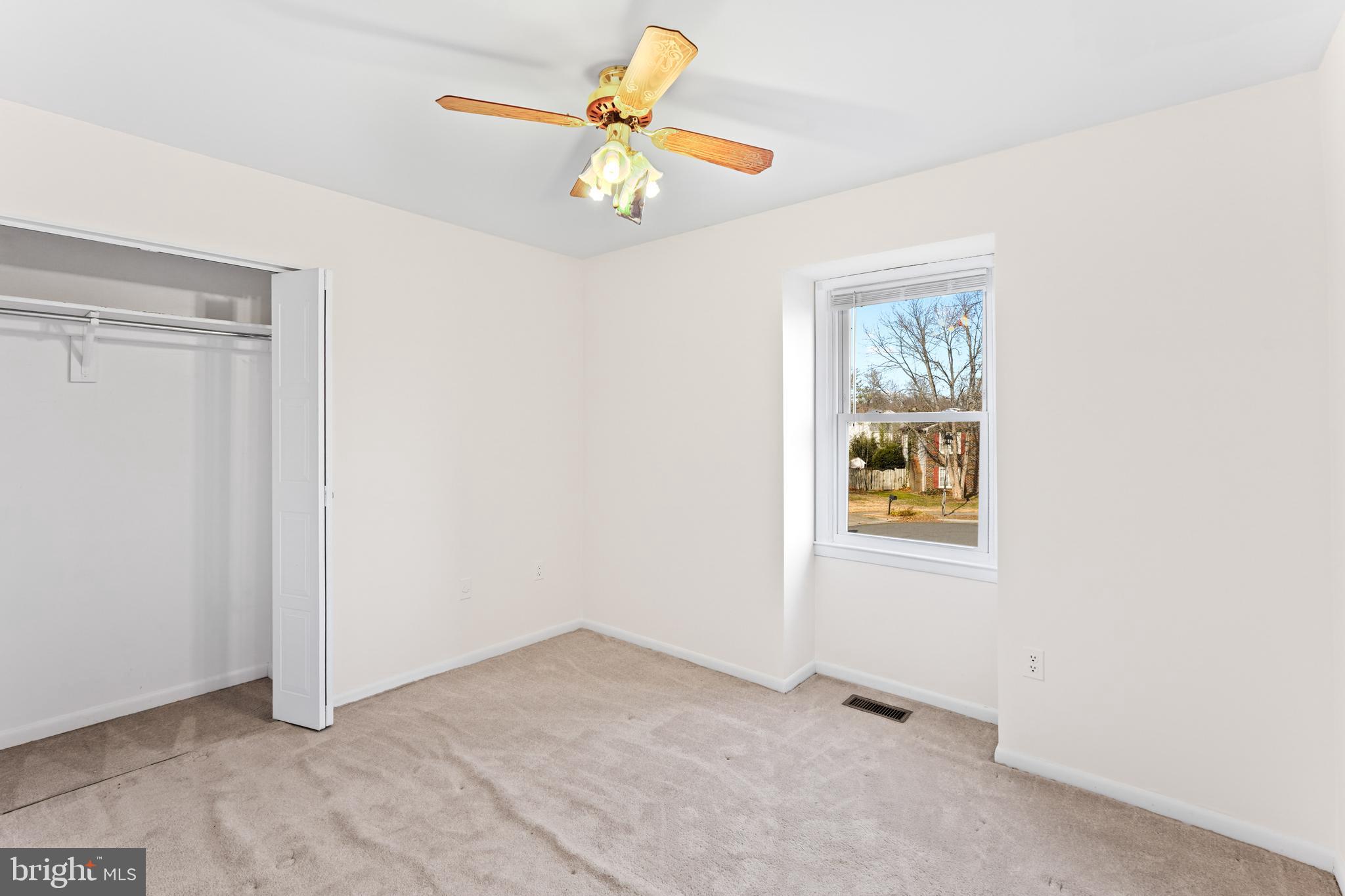 KINGSTON CHASE - Residential