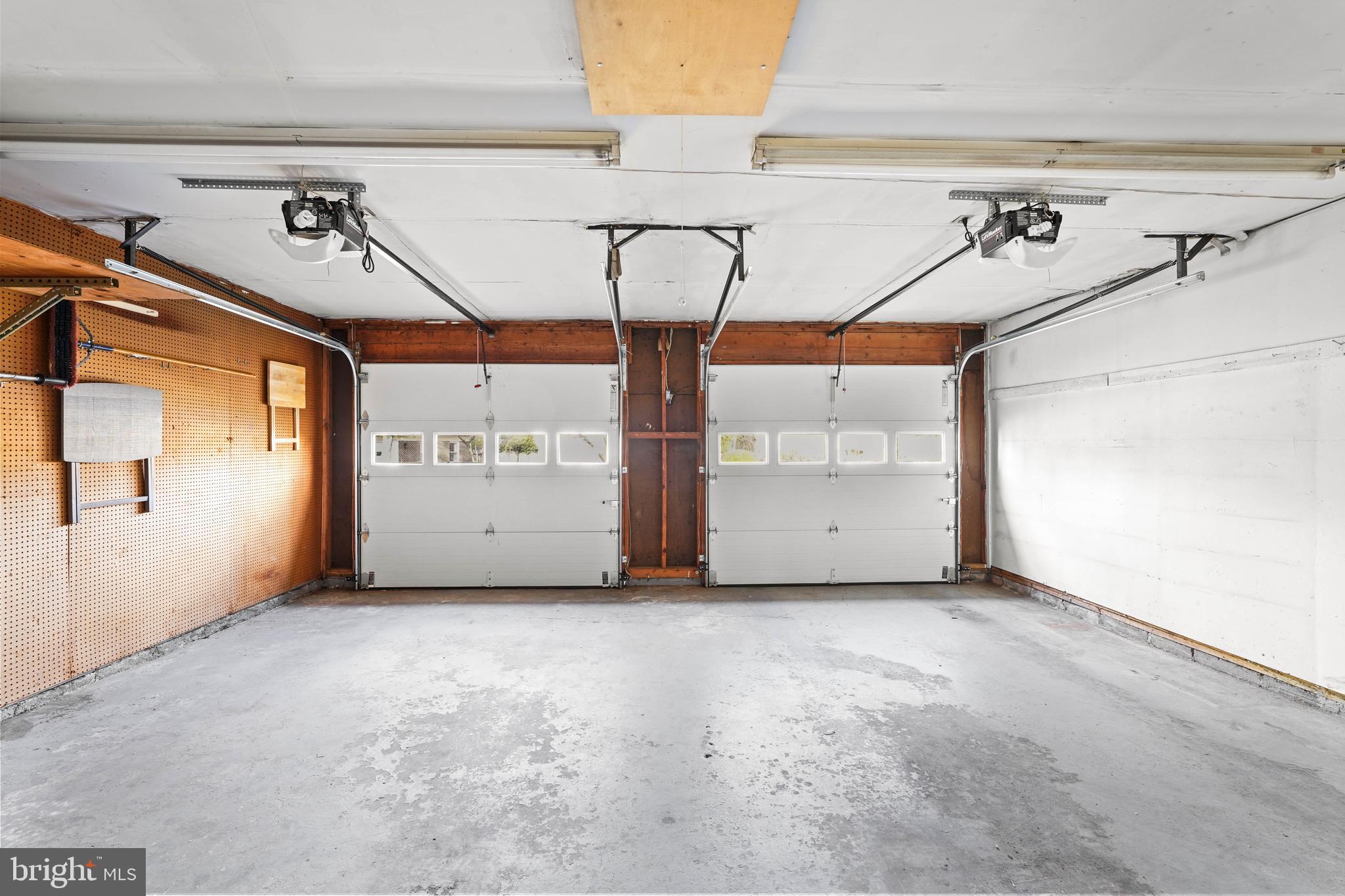 KINGSTON CHASE - Residential