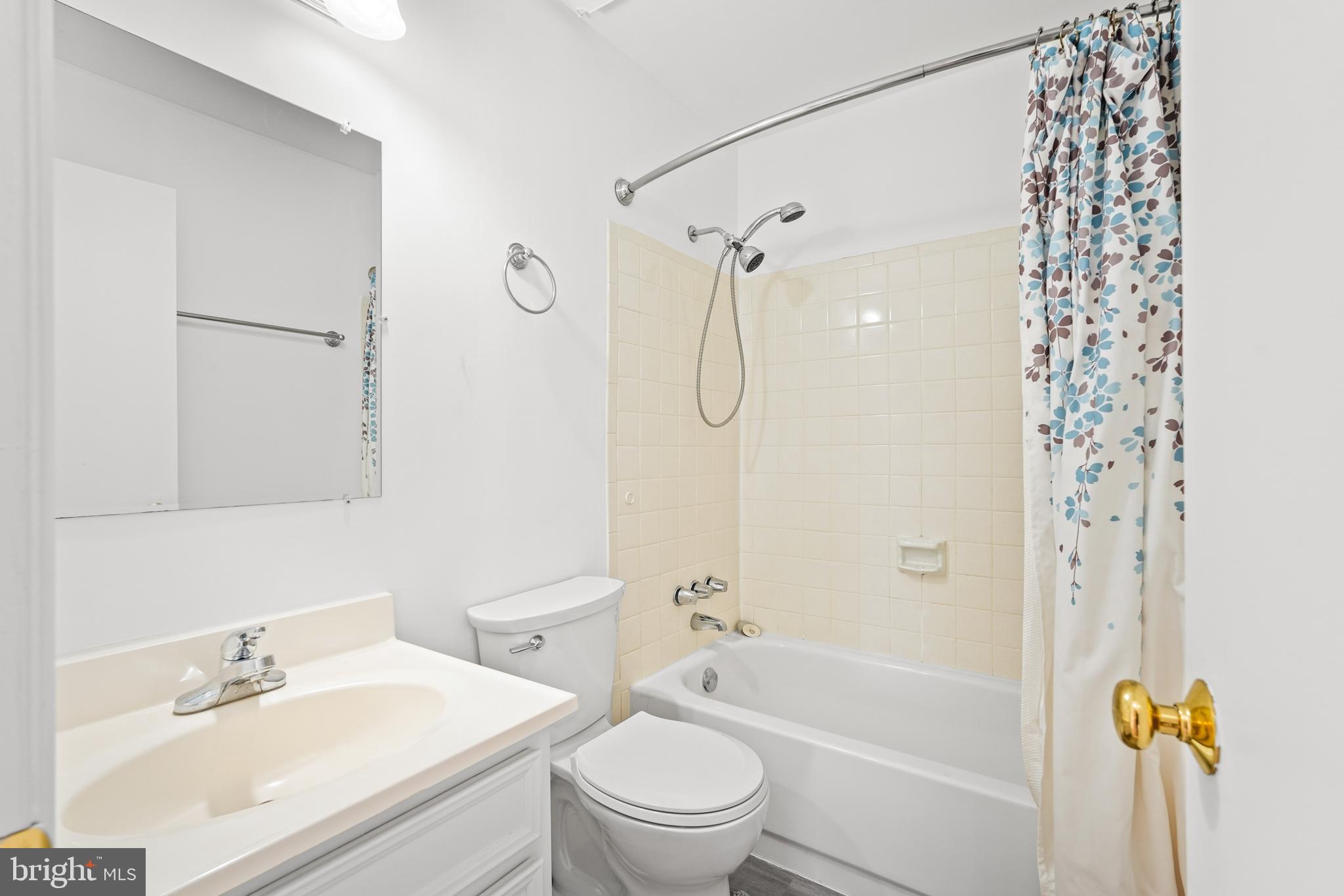 KINGSTON CHASE - Residential