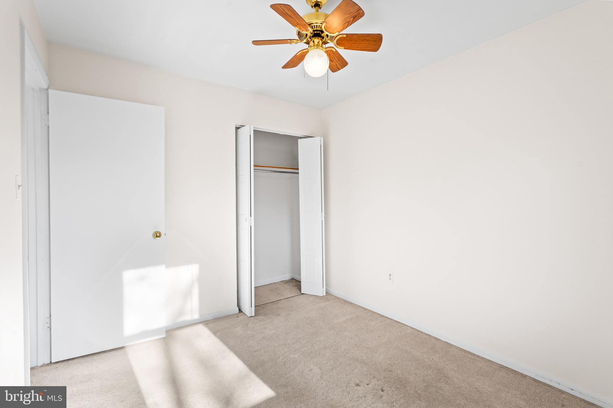 KINGSTON CHASE - Residential