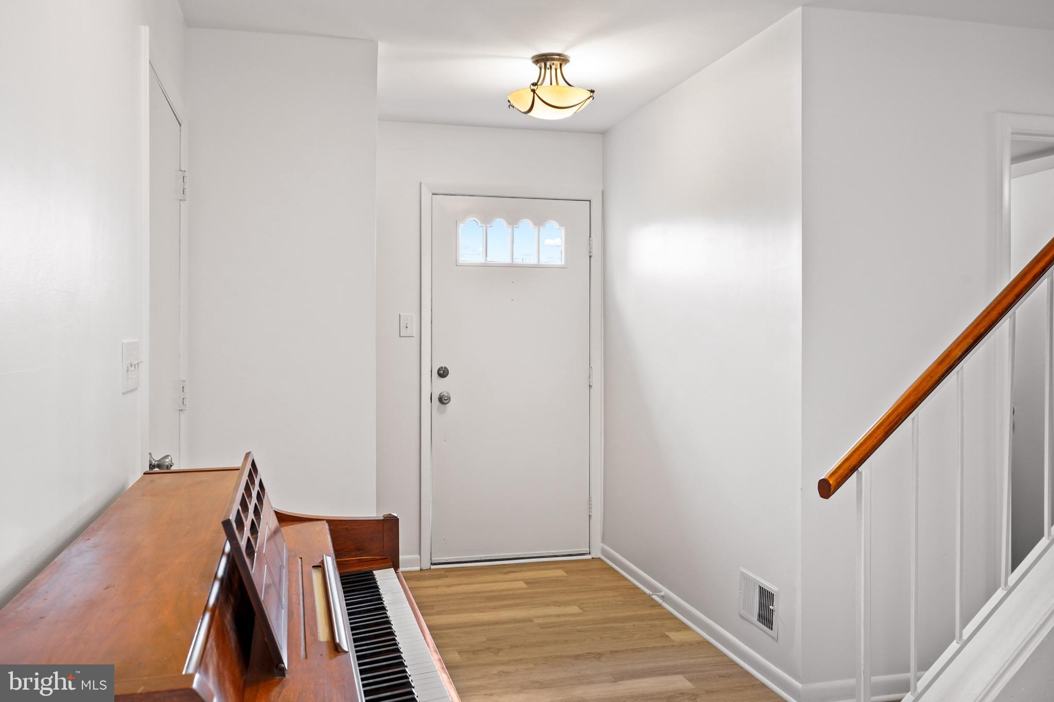 KINGSTON CHASE - Residential