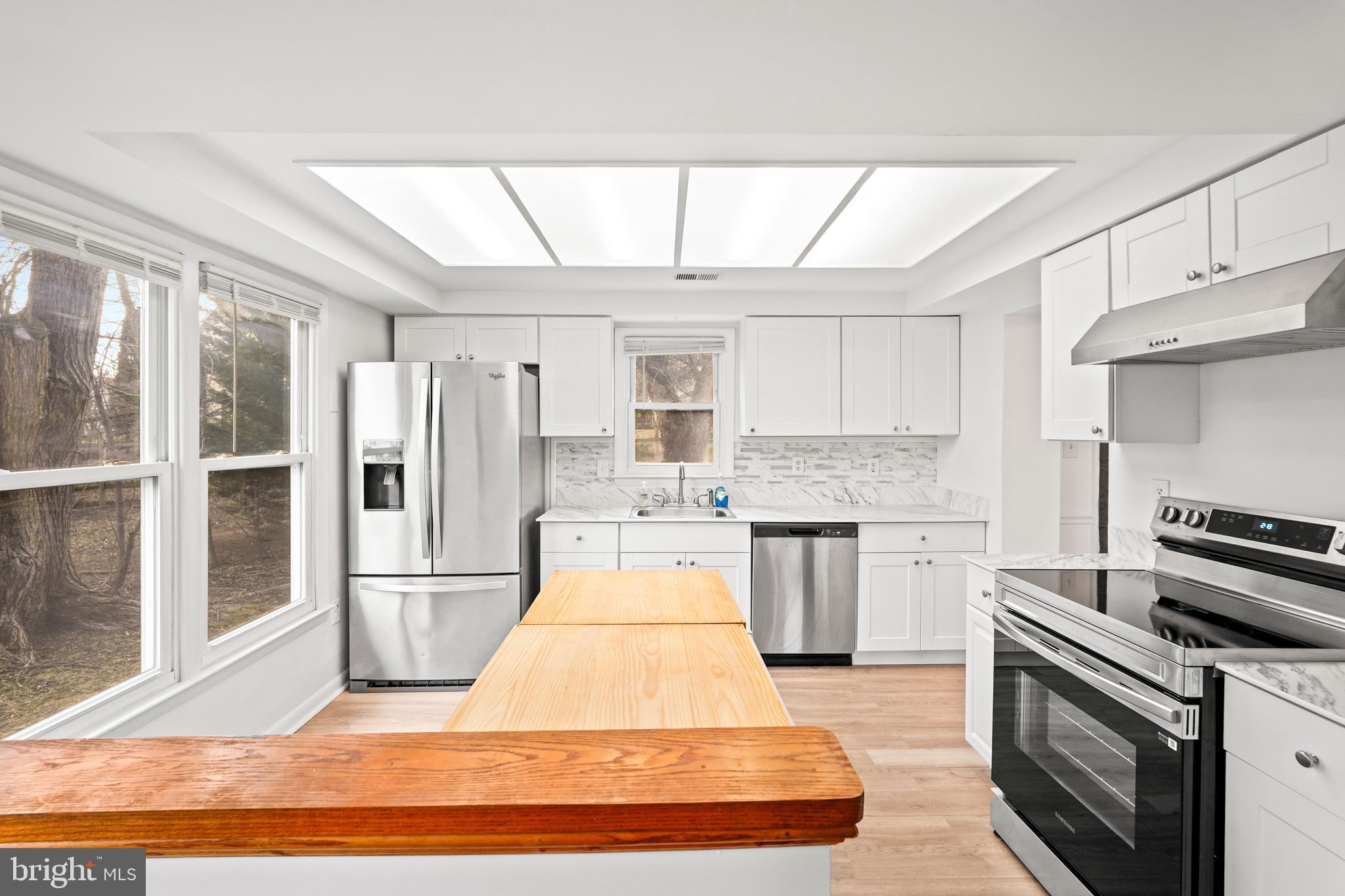 KINGSTON CHASE - Residential