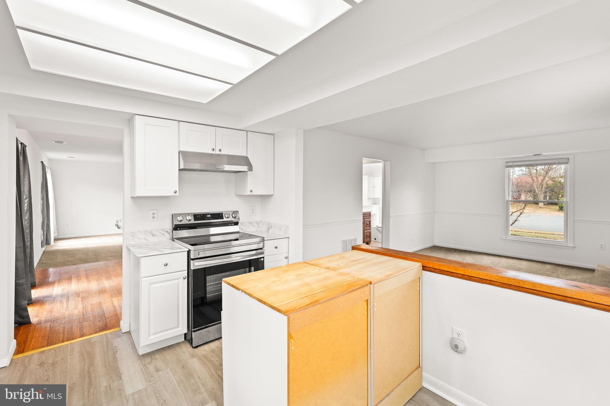 KINGSTON CHASE - Residential