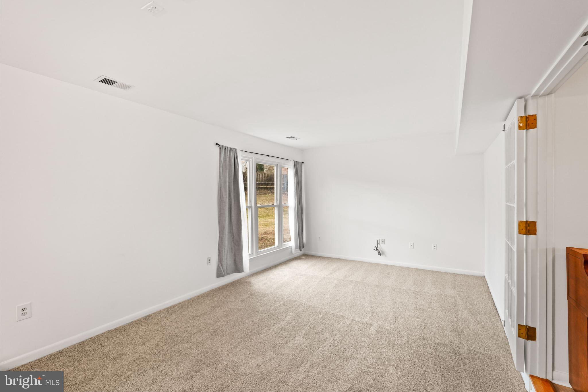 KINGSTON CHASE - Residential