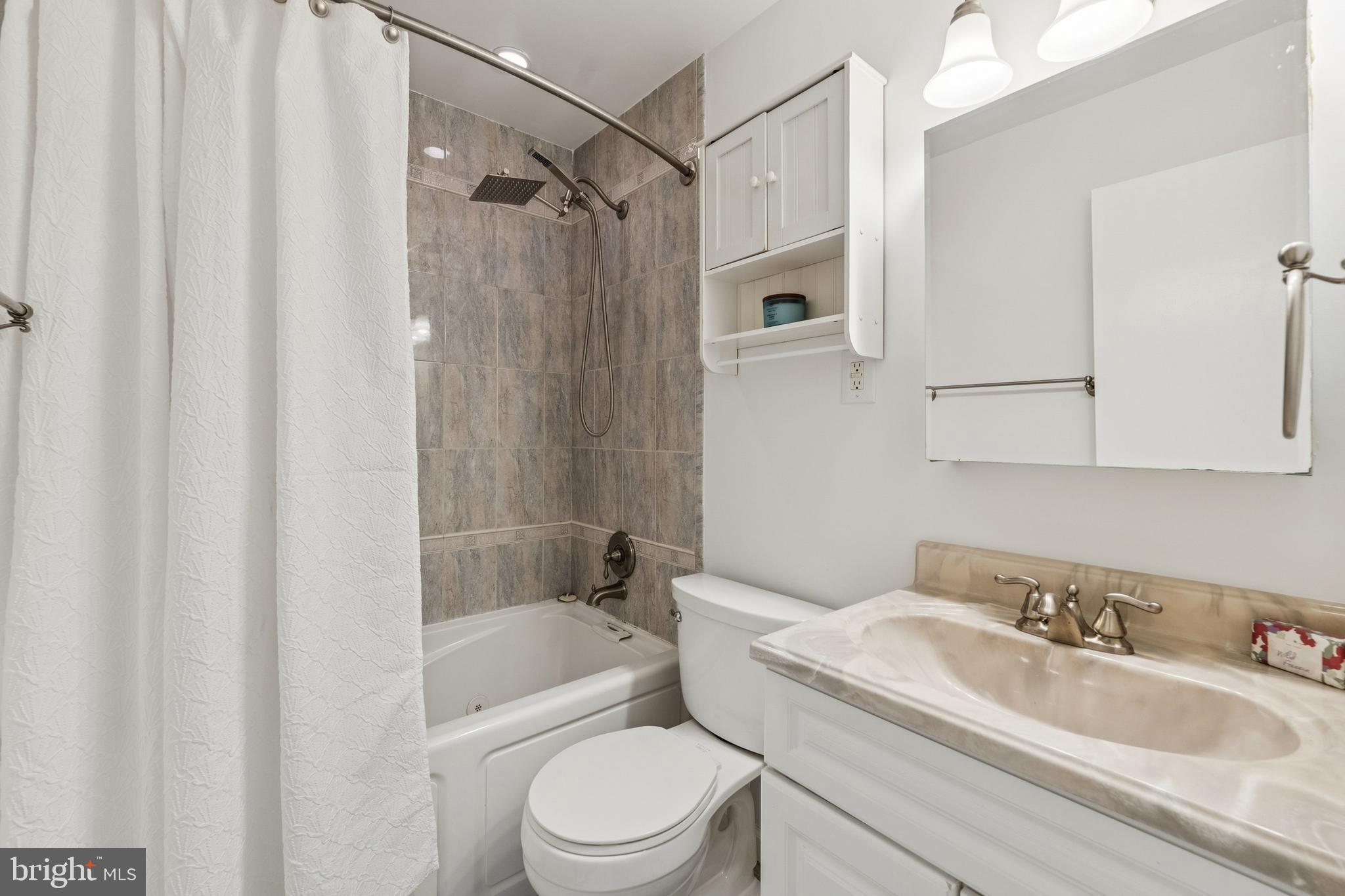 BUCKNELL MANOR - Residential