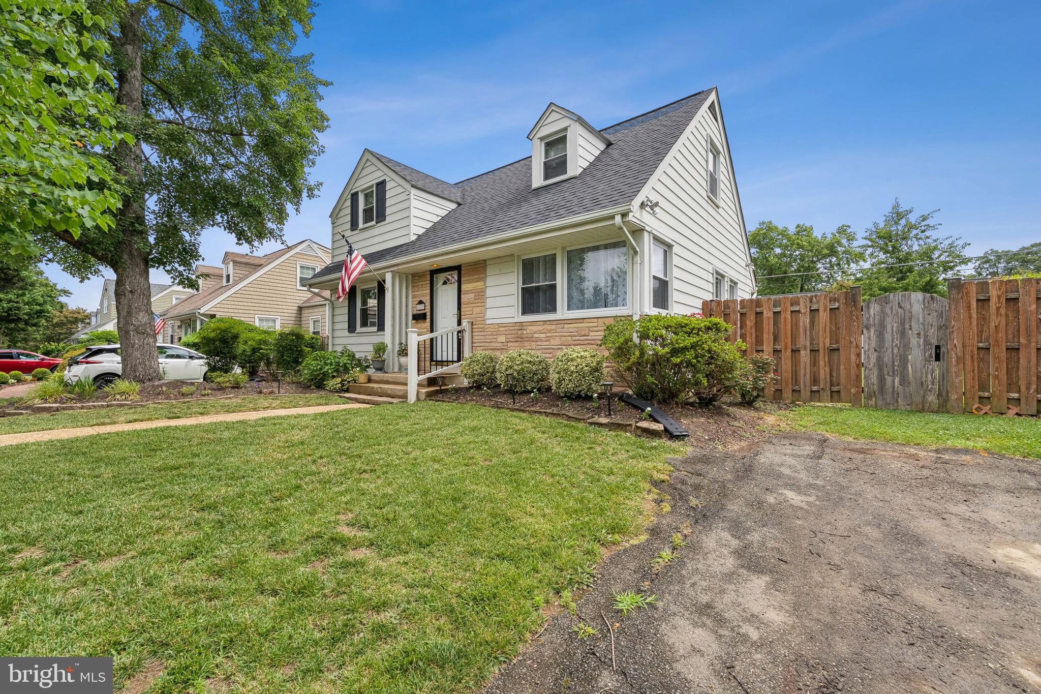 BUCKNELL MANOR - Residential