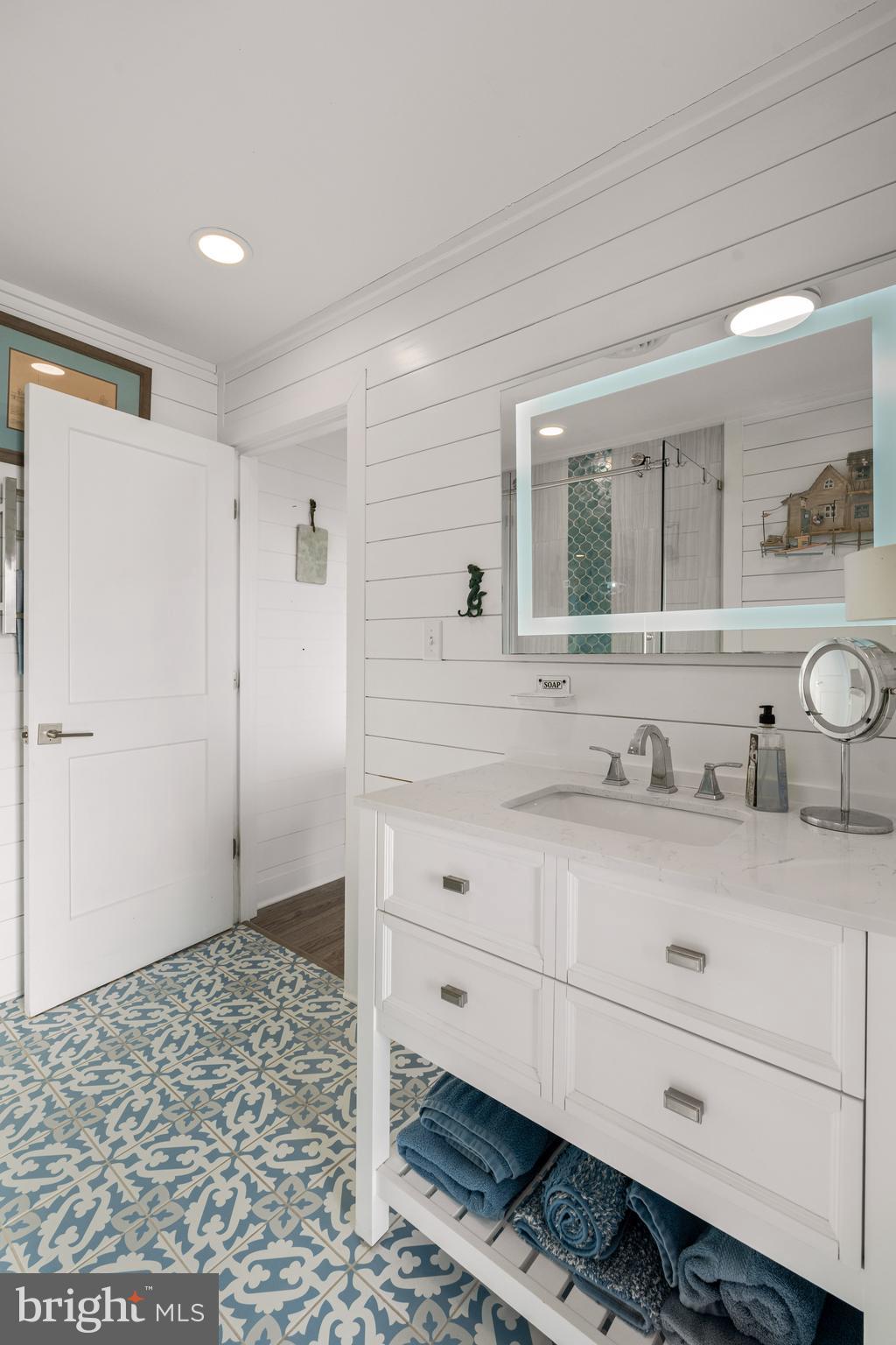 TAR BAY - Residential