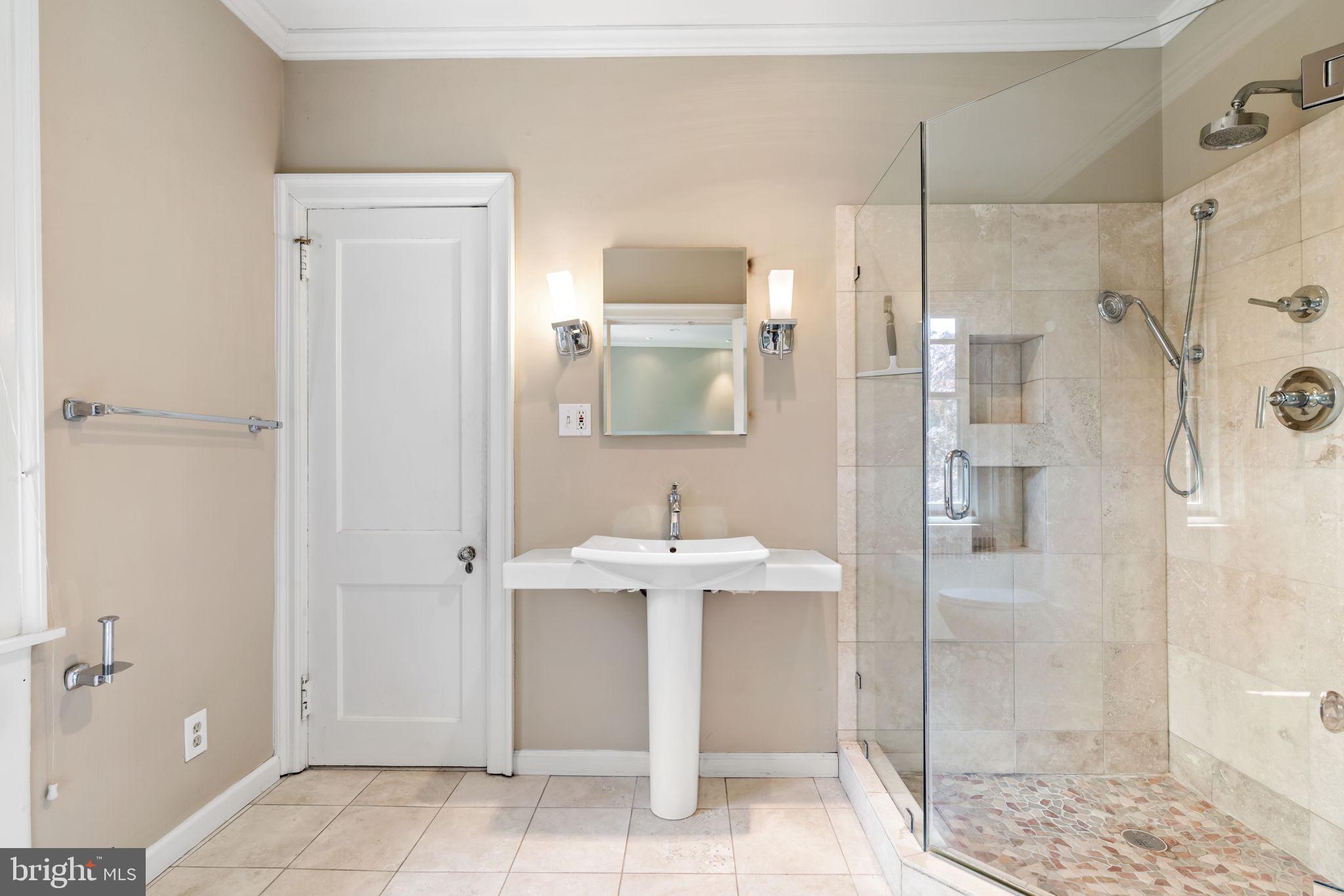 LAKESIDE - Residential