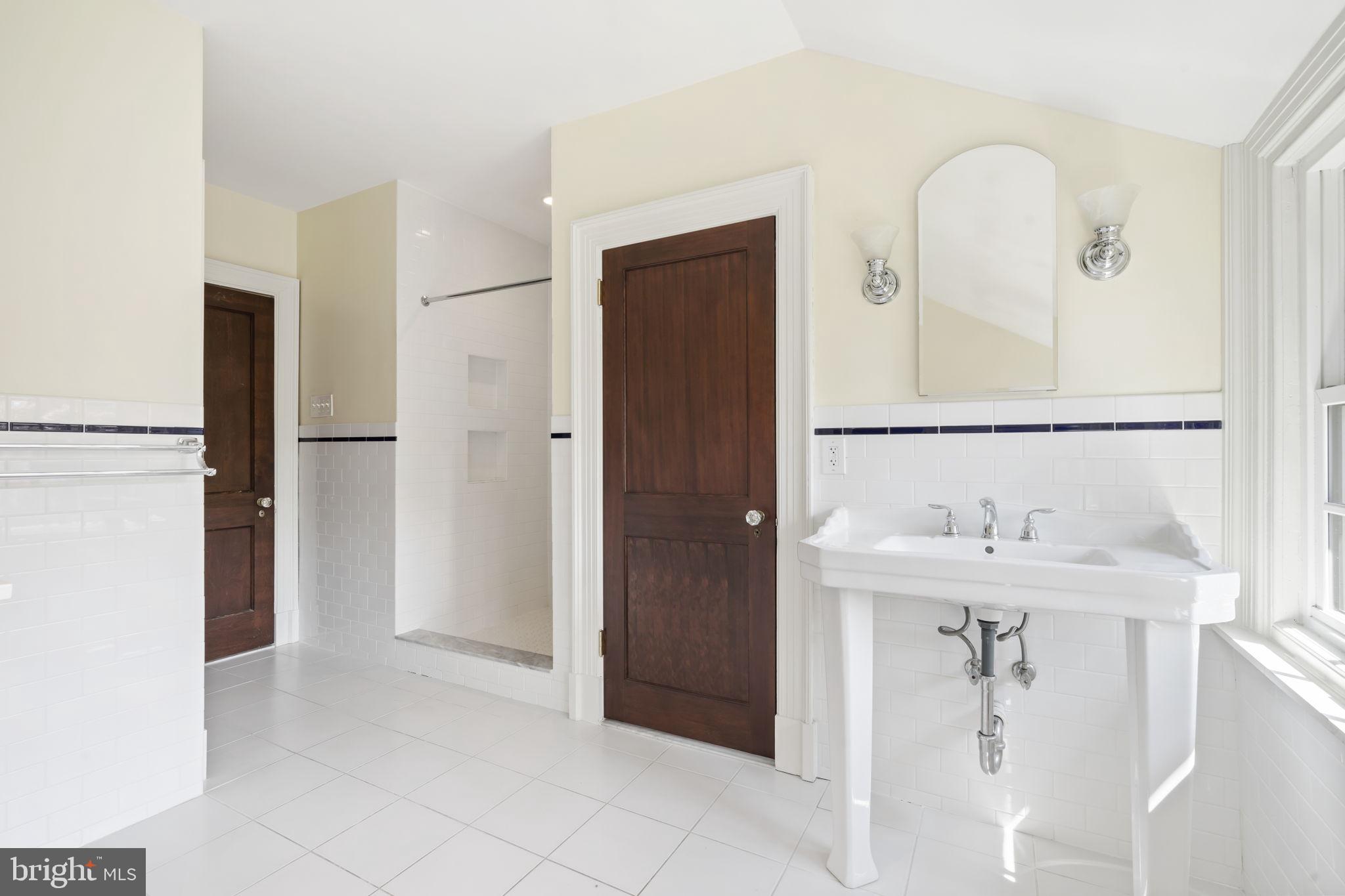 LAKESIDE - Residential