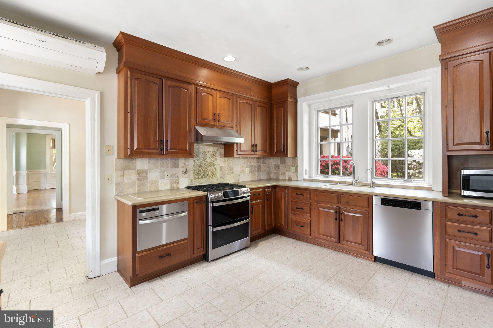 LAKESIDE - Residential