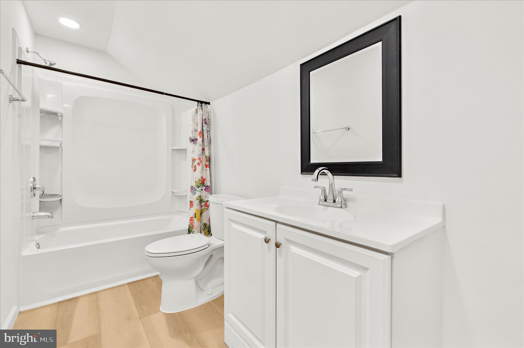 ROLAND TERRACE - Residential