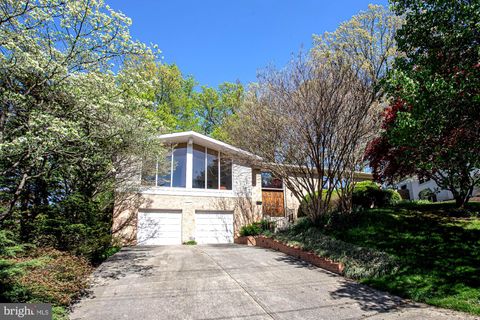 Photo of 5804 MARBURY RD, BETHESDA, MD 20817 (MLS # MDMC2088354) Photo of 5804 MARBURY RD, BETHESDA, MD 20817 (MLS # MDMC2088354)