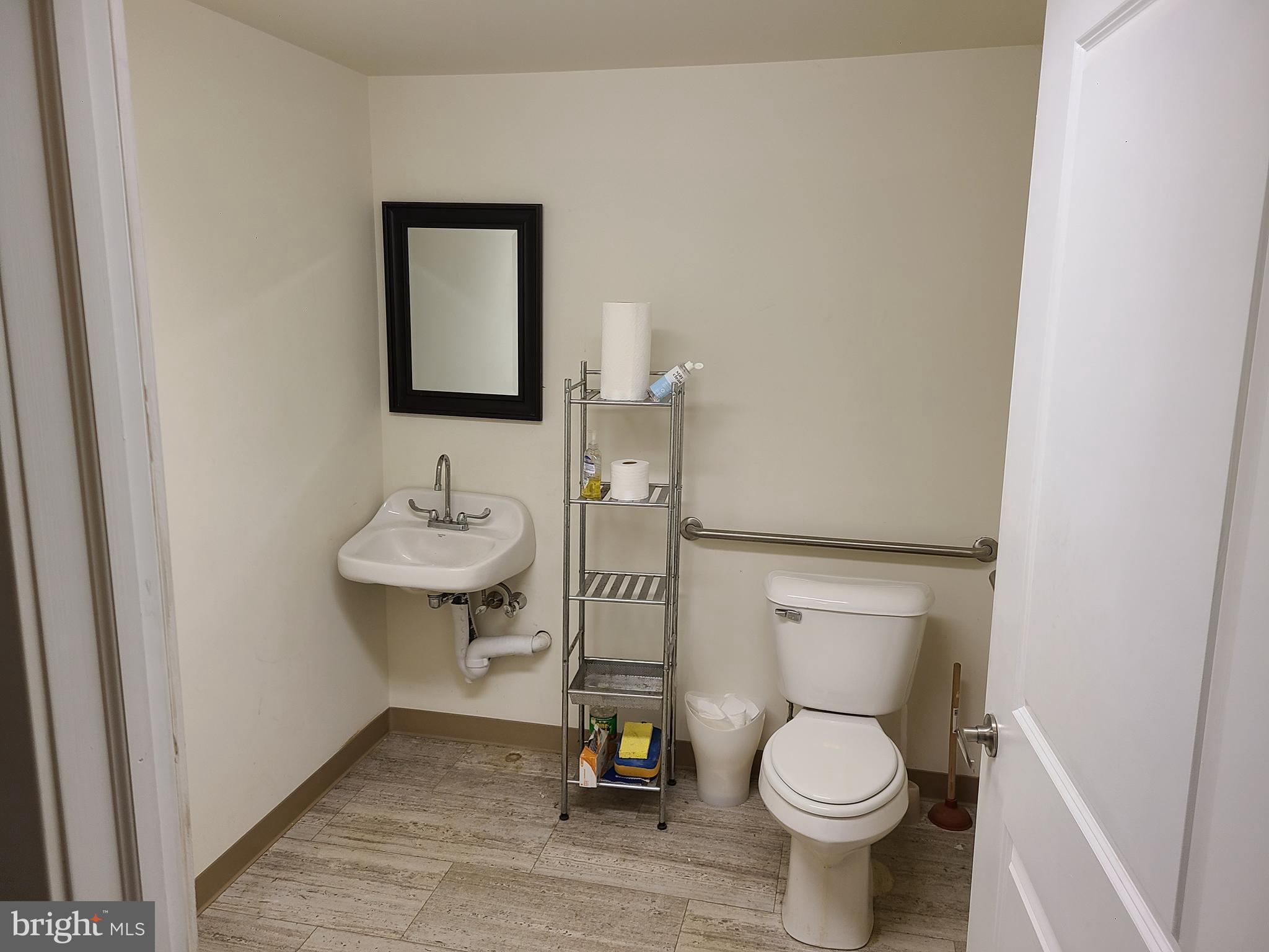 LAFAYETTE HILL - Commercial Lease