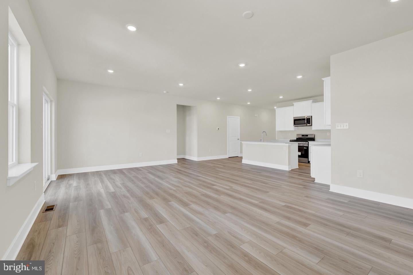 28115 KINGSBURY LANE