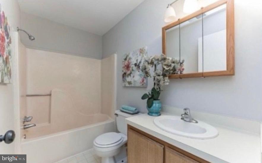 COLONIAL VIL - Residential