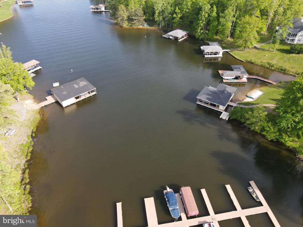 WATERS AT LAKE ANNA - Land