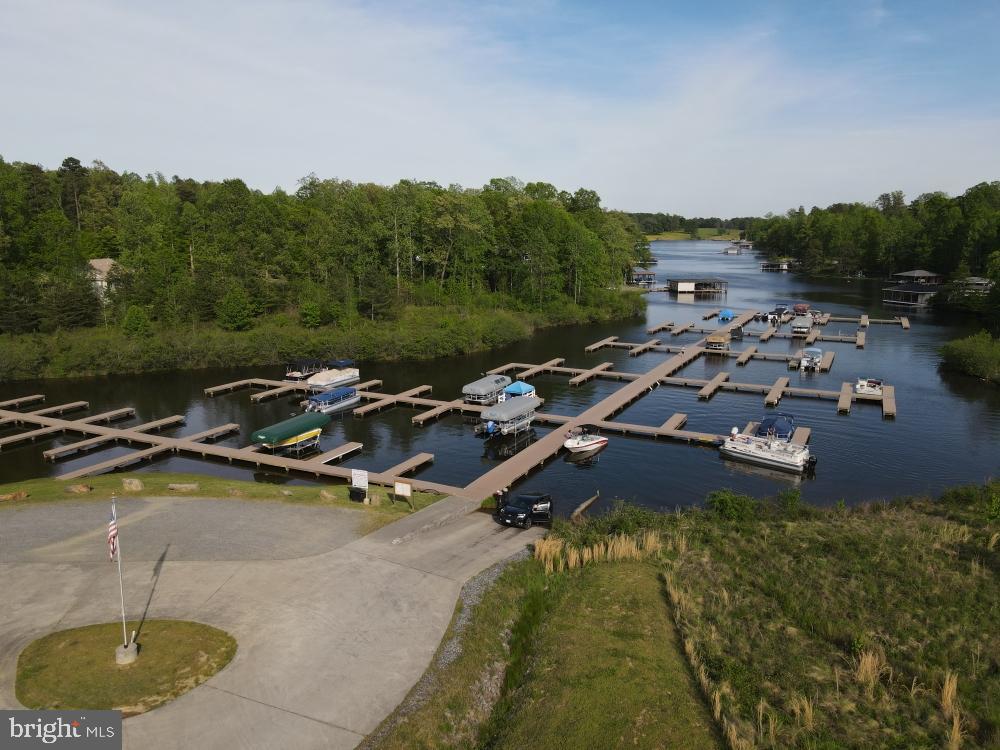 WATERS AT LAKE ANNA - Land