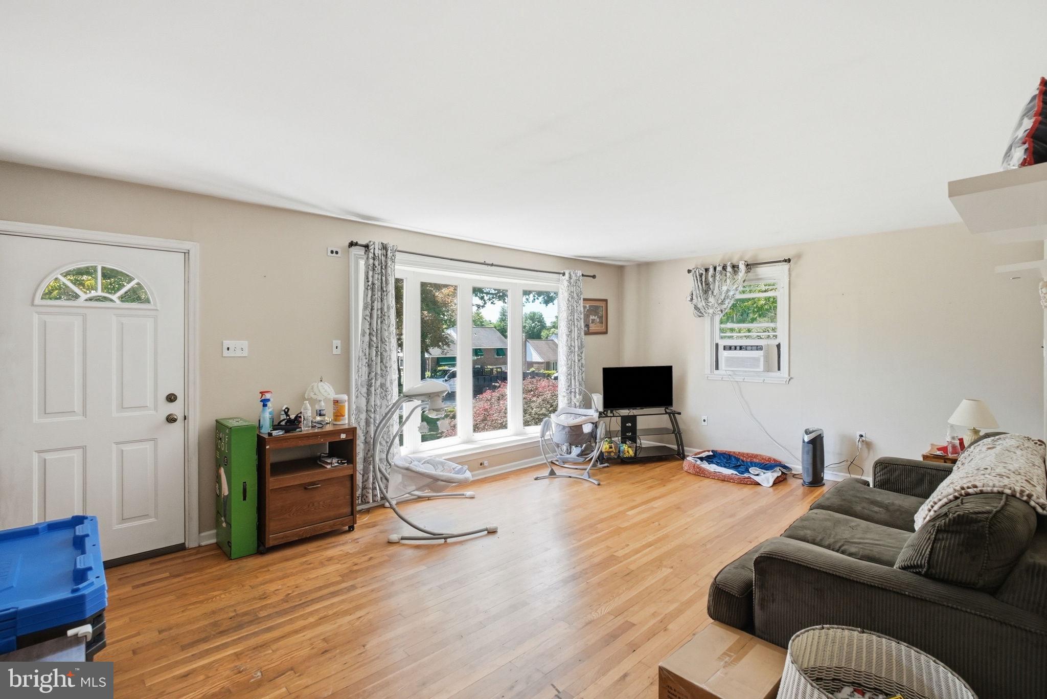 112 MEADOWBROOK LANE