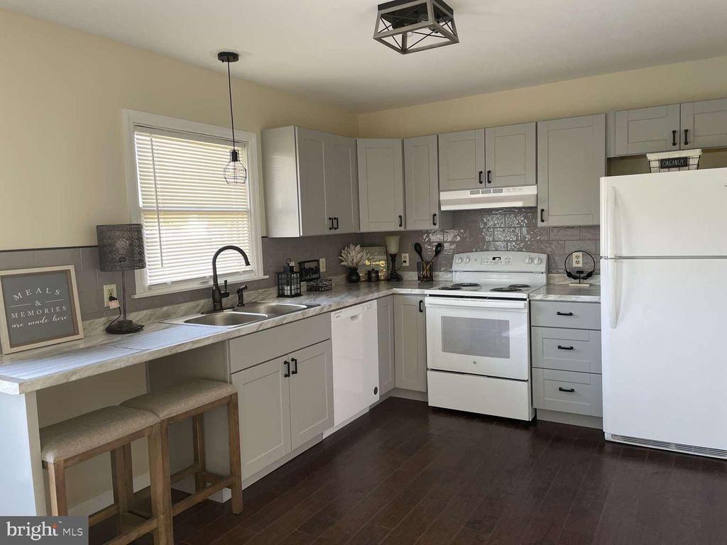 Photo of 24 CRANFIELD CT, ELIZABETHTOWN, PA 17022 (MLS # PALA2033392)