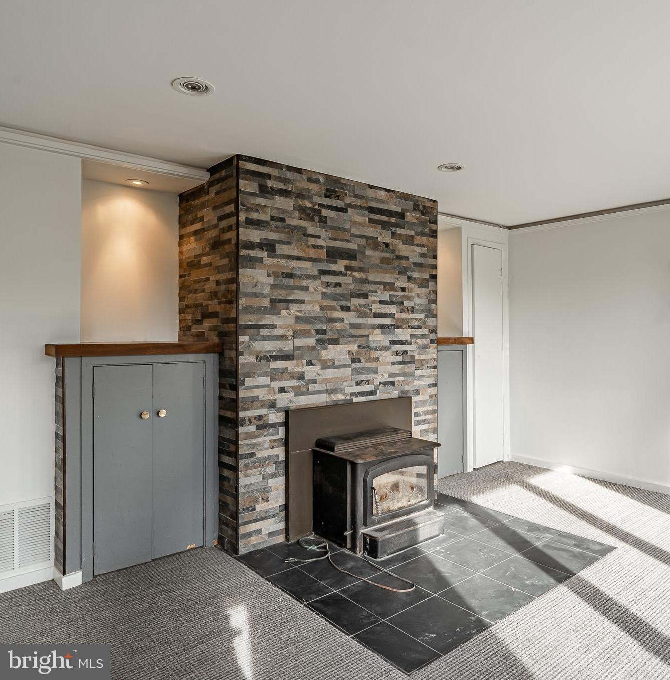 COLONIAL VIL - Residential