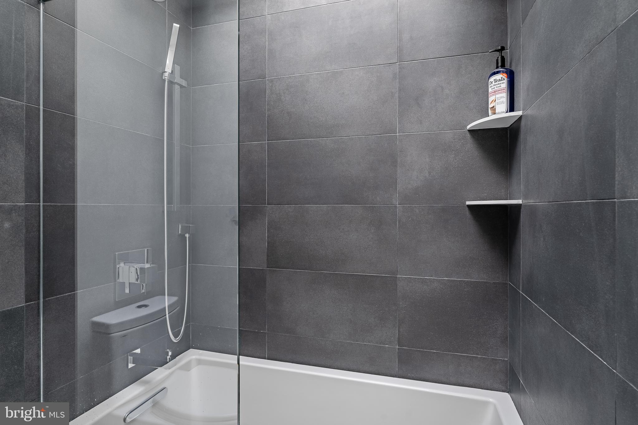 COLONIAL VIL - Residential