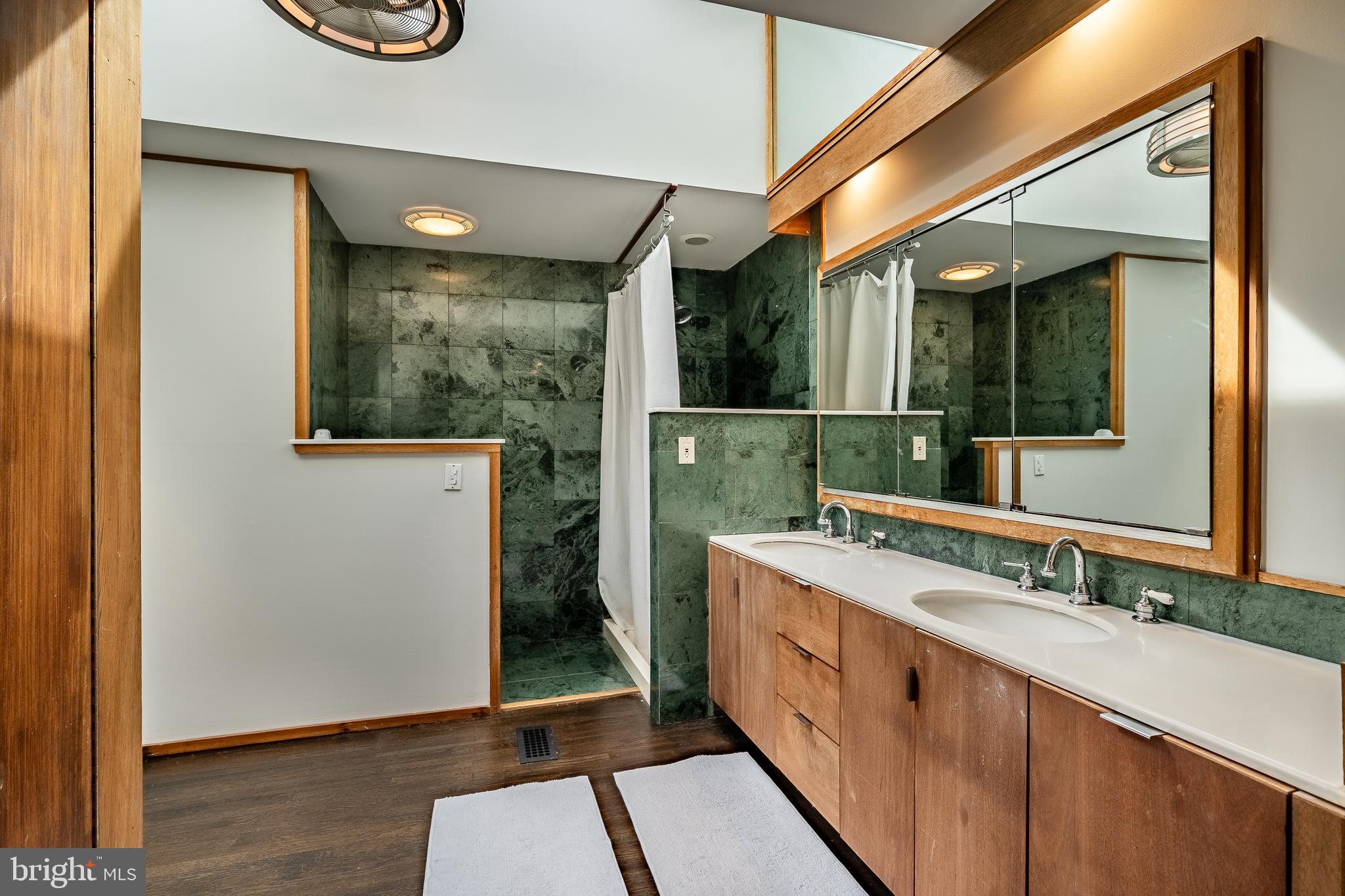 COLONIAL VIL - Residential