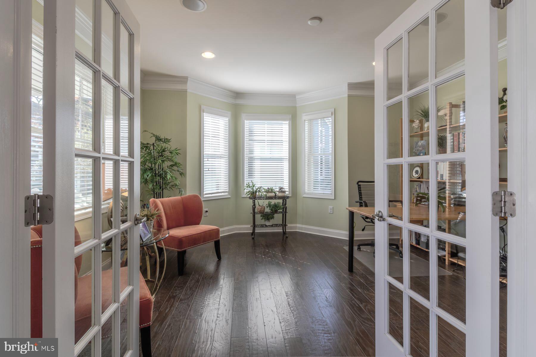 24642 NAVIGATORS WALK