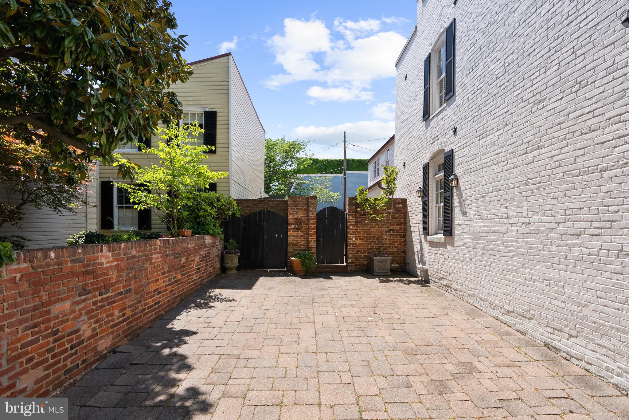 OLD TOWN ALEXANDRIA - Residential