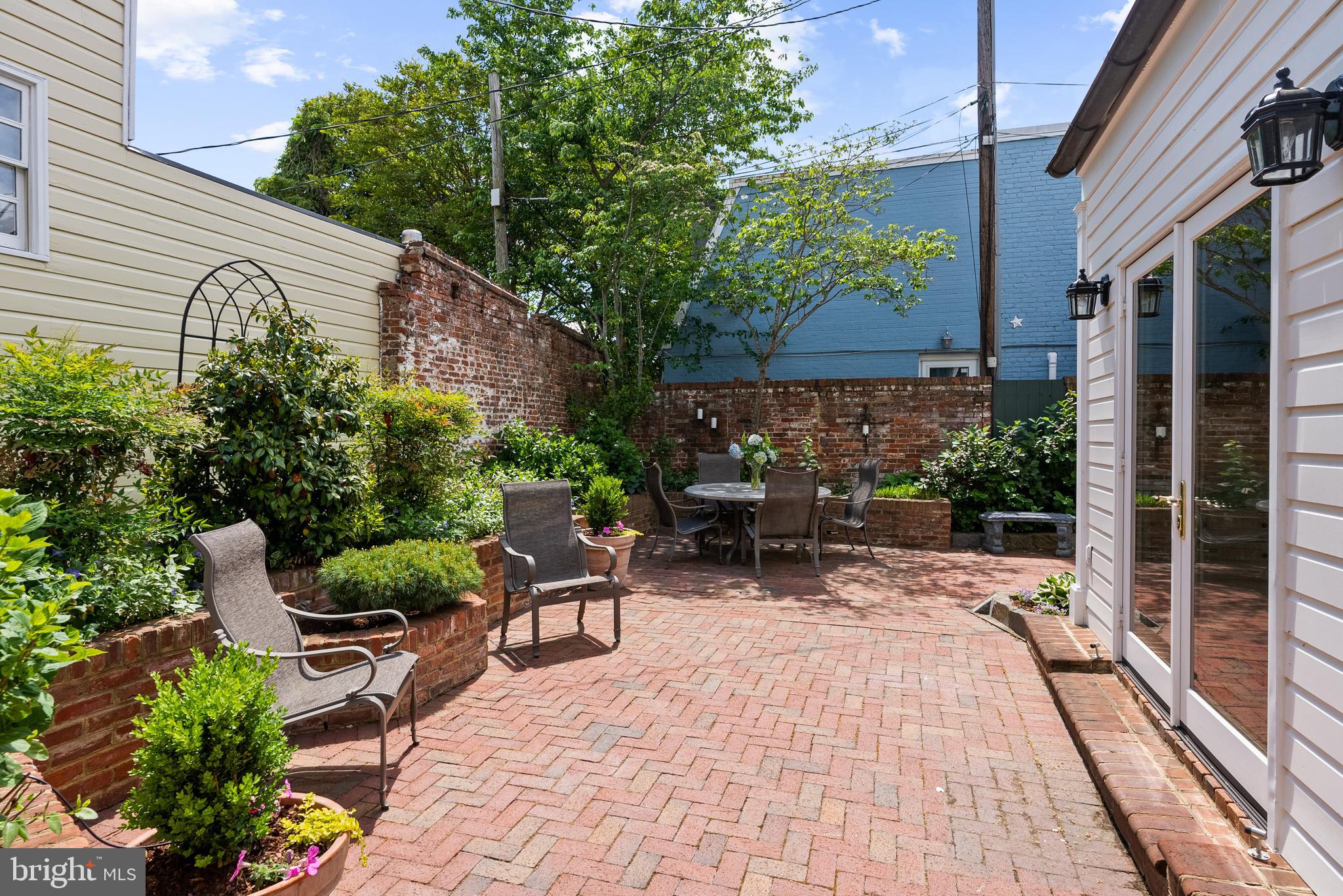 OLD TOWN ALEXANDRIA - Residential