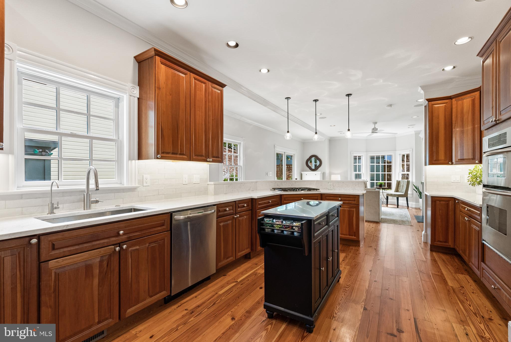 OLD TOWN ALEXANDRIA - Residential