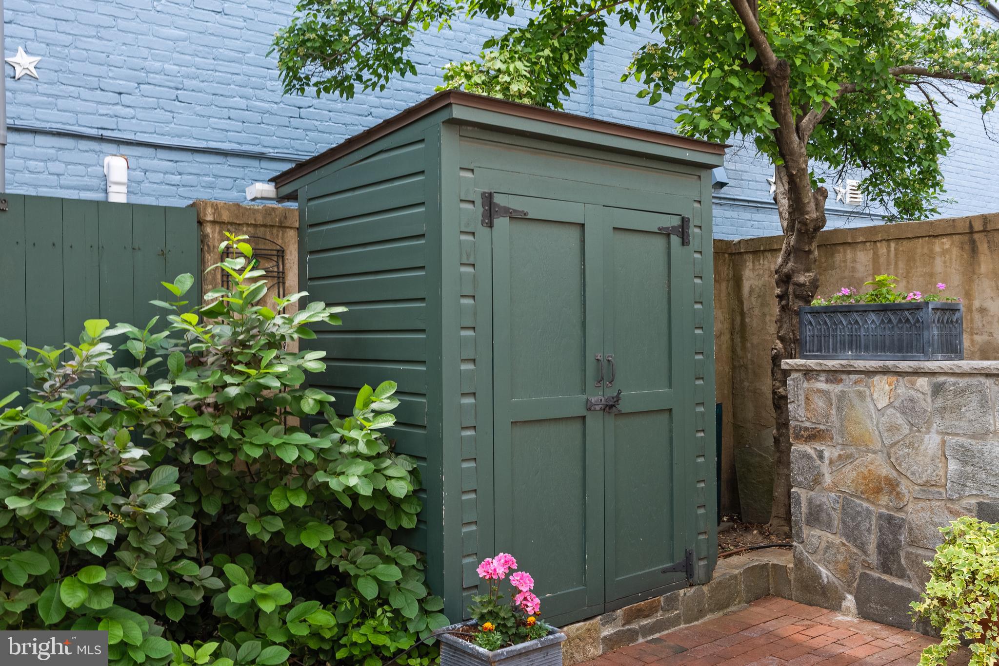 OLD TOWN ALEXANDRIA - Residential