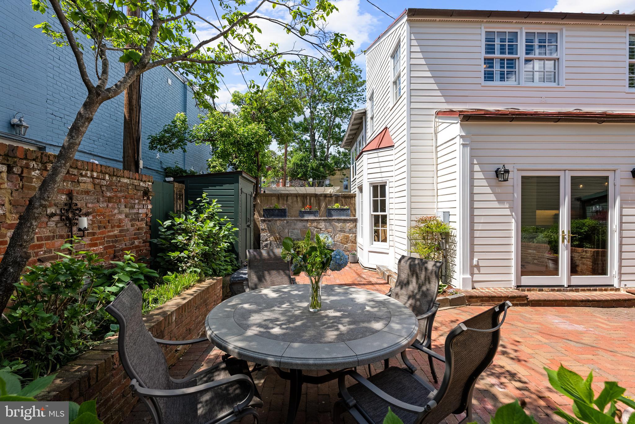 OLD TOWN ALEXANDRIA - Residential