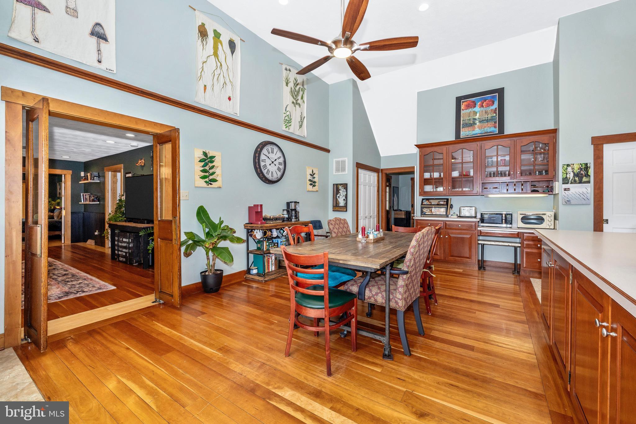 HOWARD SPEAKS - Residential