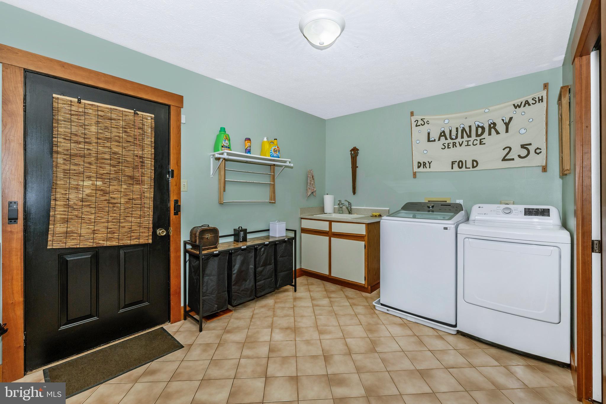 HOWARD SPEAKS - Residential