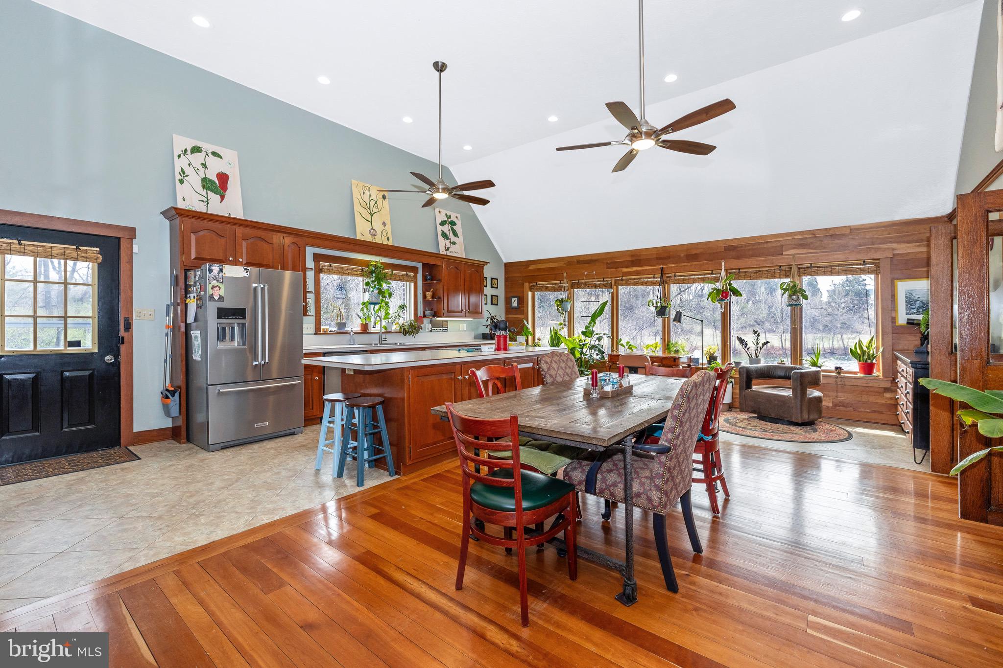 HOWARD SPEAKS - Residential