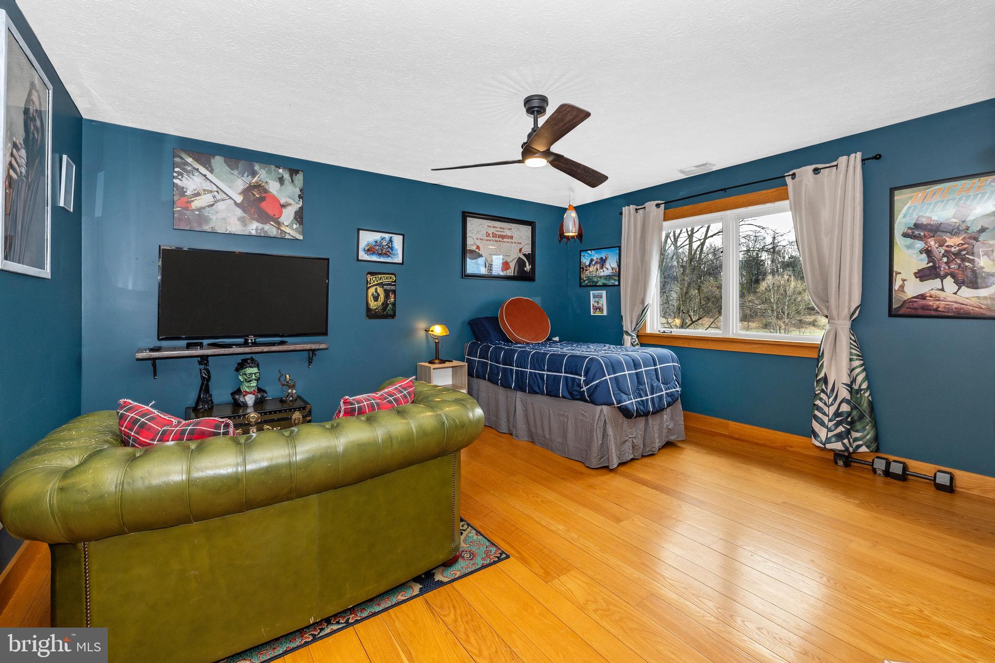 HOWARD SPEAKS - Residential