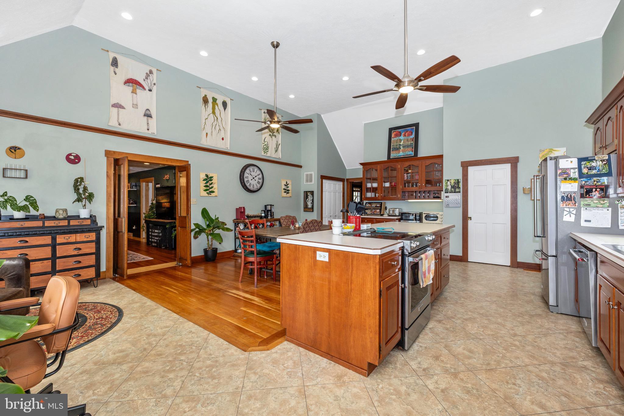 HOWARD SPEAKS - Residential