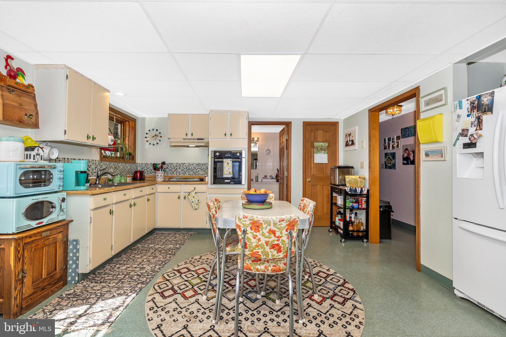 HOWARD SPEAKS - Residential