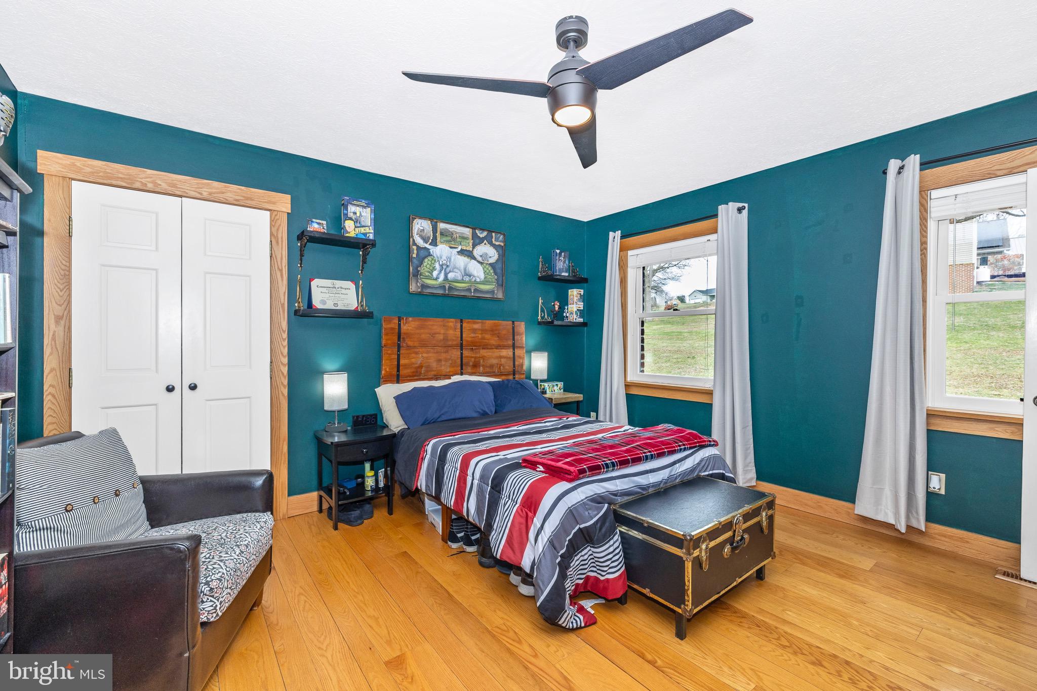 HOWARD SPEAKS - Residential