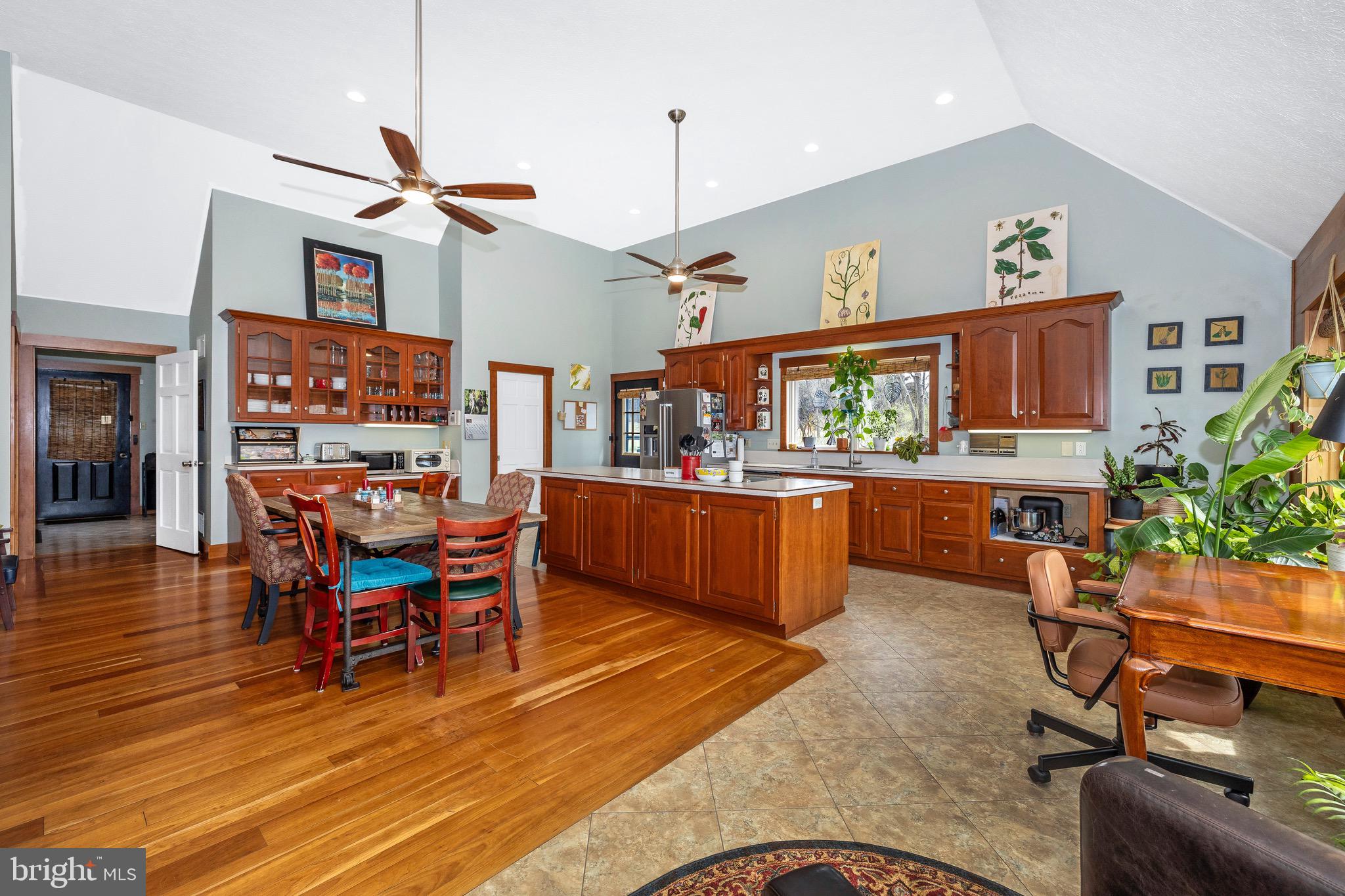 HOWARD SPEAKS - Residential