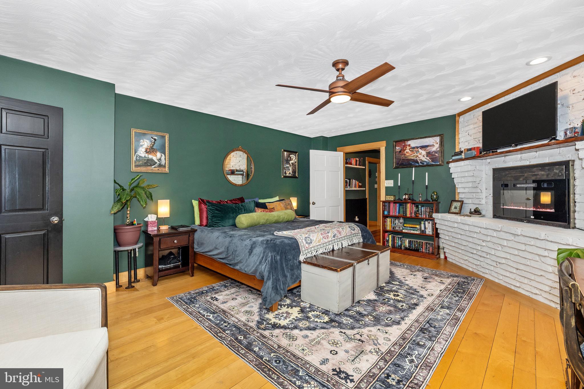 HOWARD SPEAKS - Residential