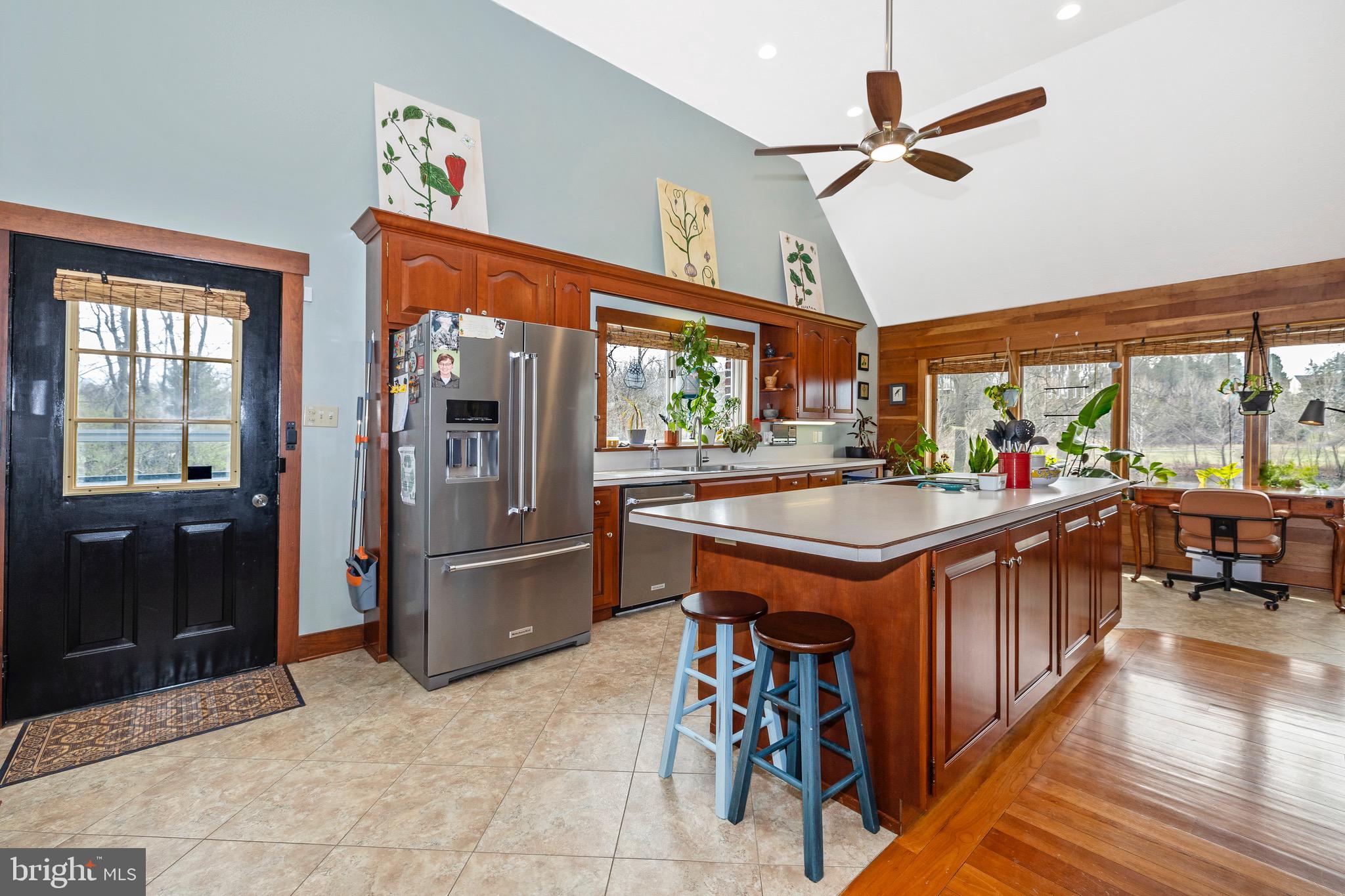 HOWARD SPEAKS - Residential