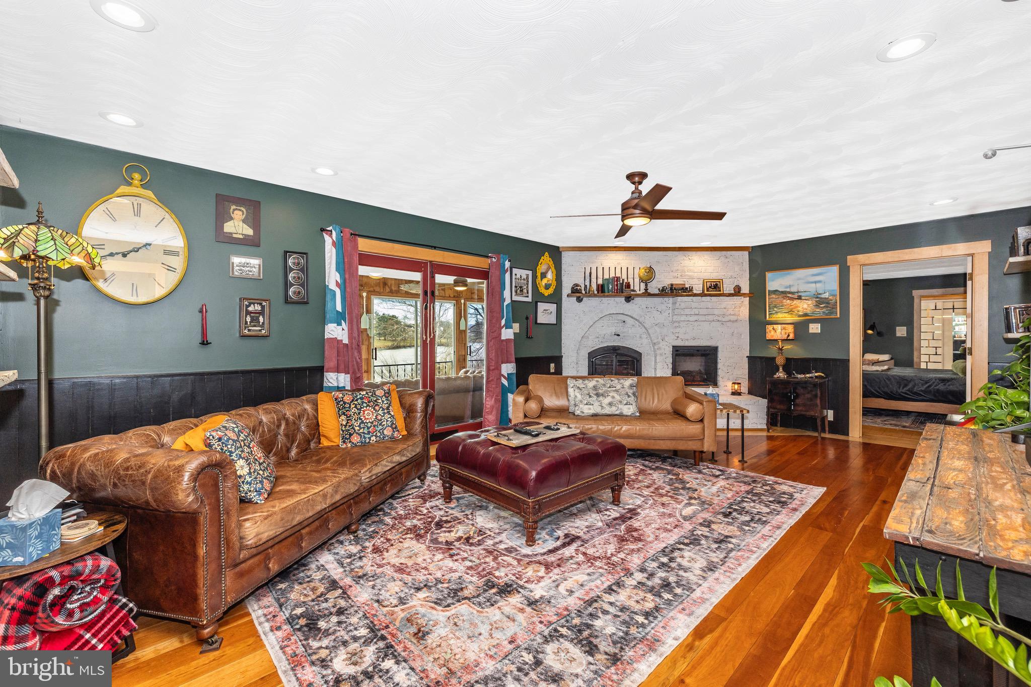 HOWARD SPEAKS - Residential