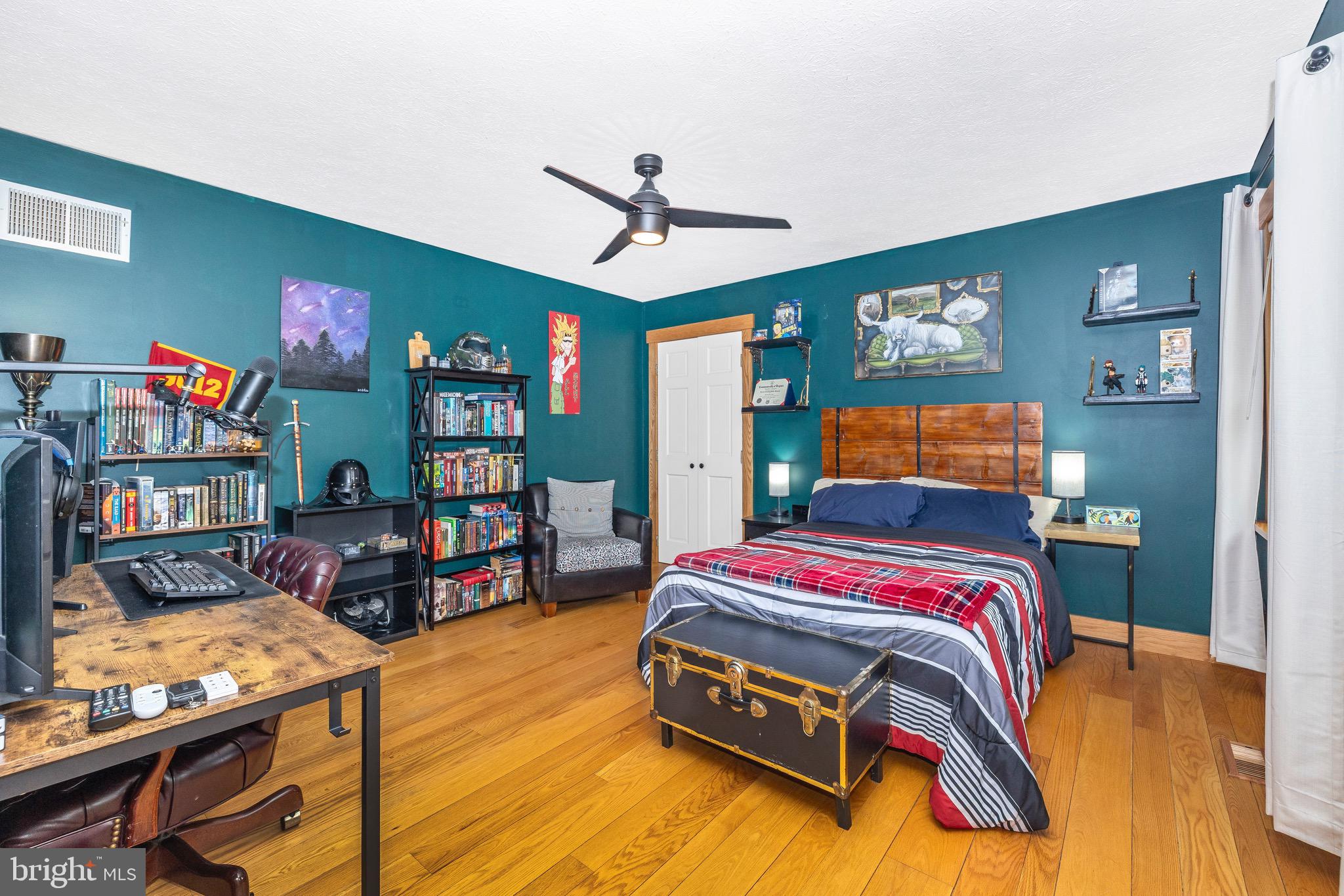 HOWARD SPEAKS - Residential