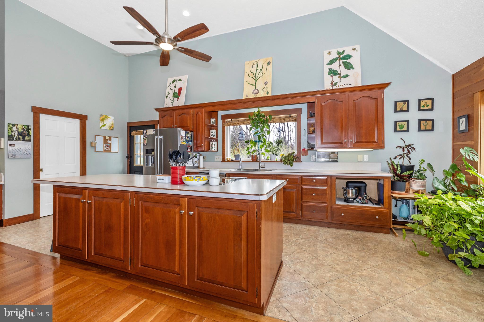 HOWARD SPEAKS - Residential