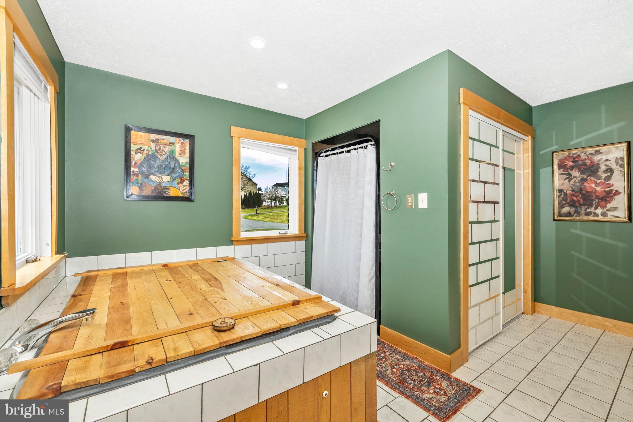 HOWARD SPEAKS - Residential